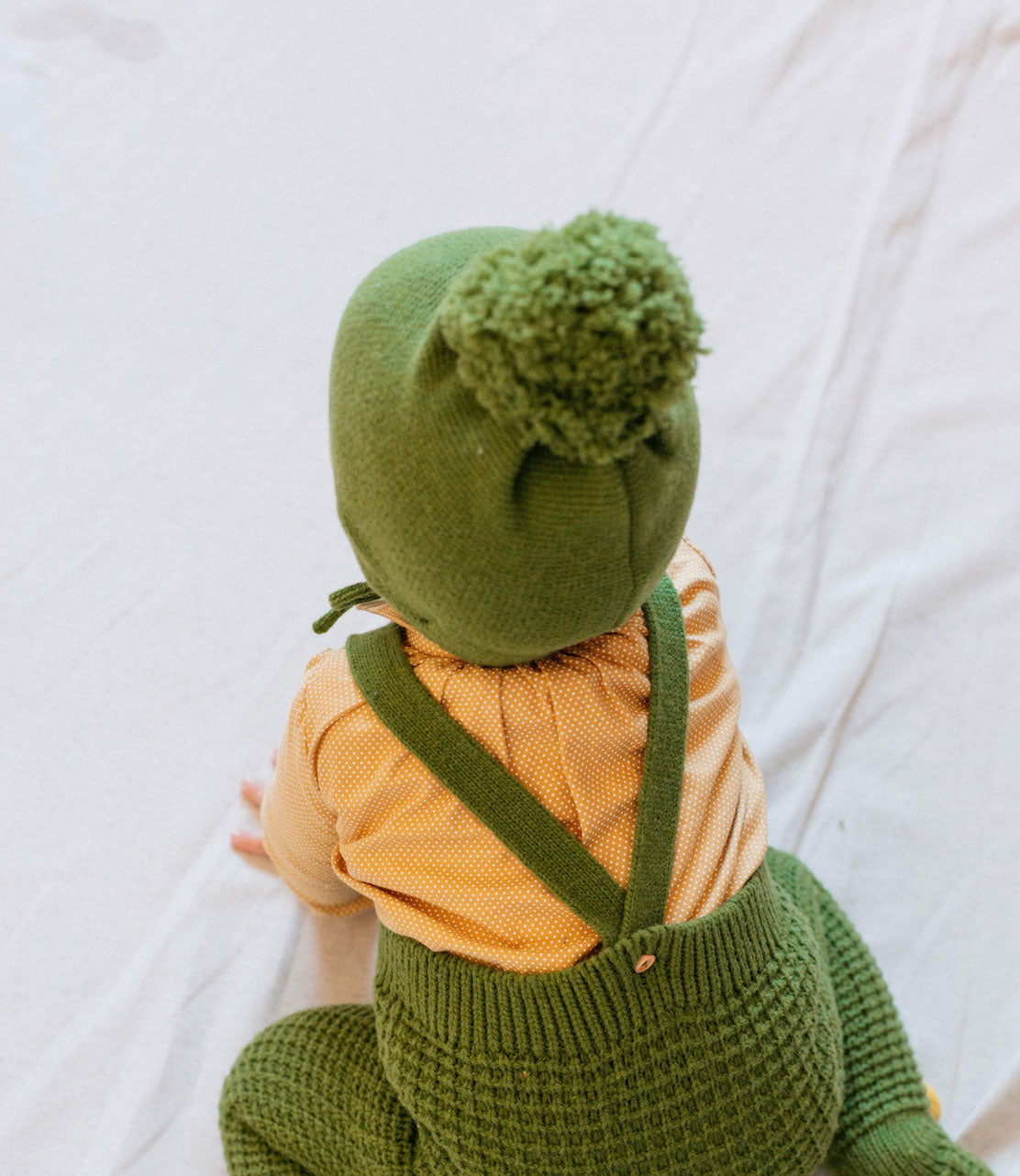 Green pompom bonnet