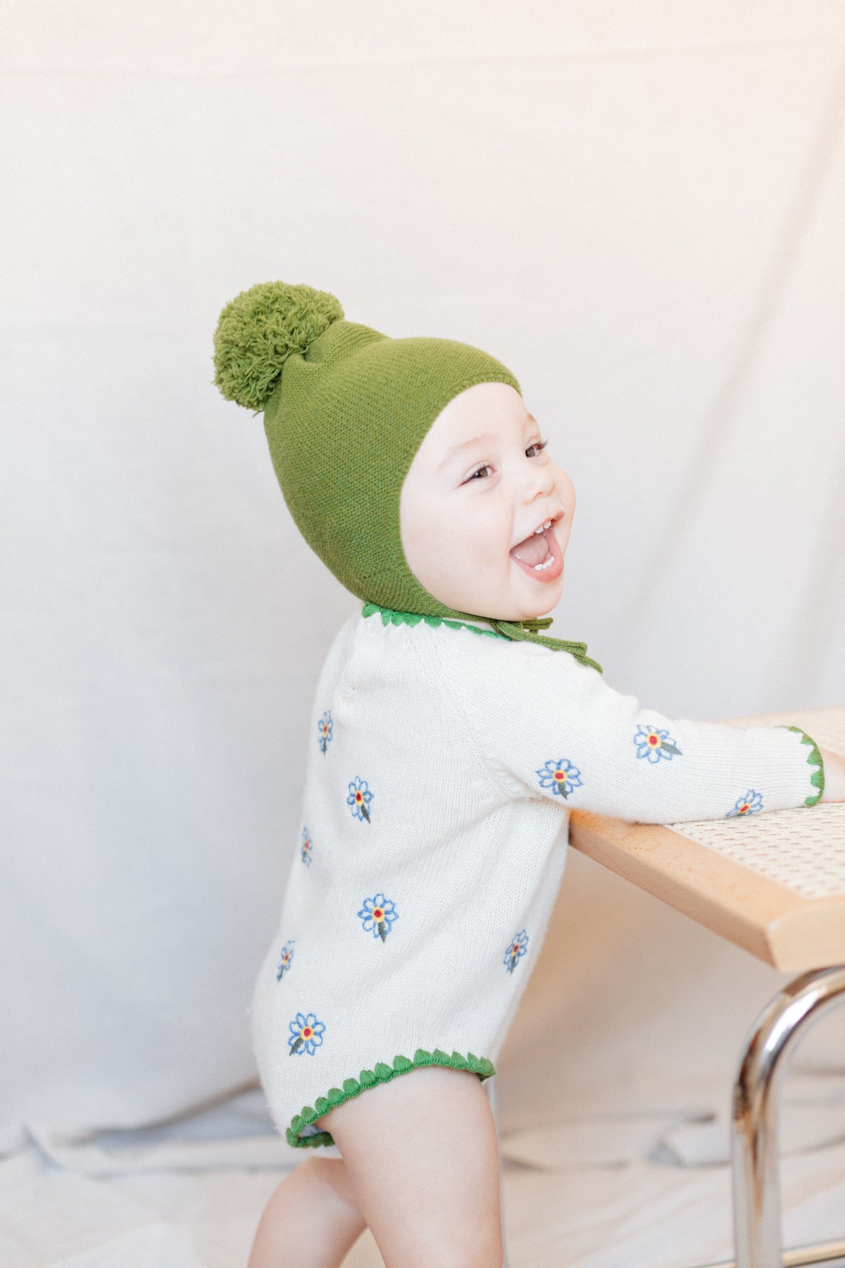 Green pompom bonnet