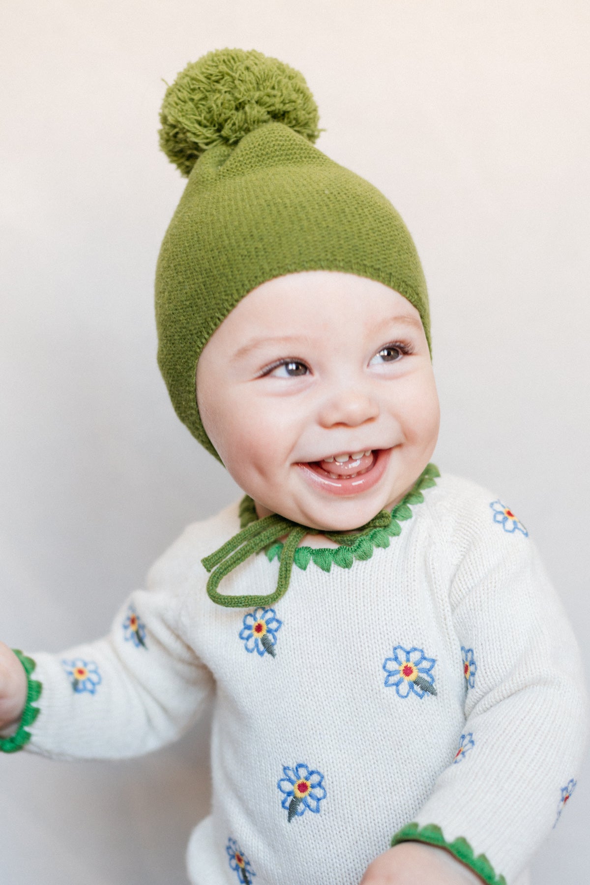 Green pompom bonnet