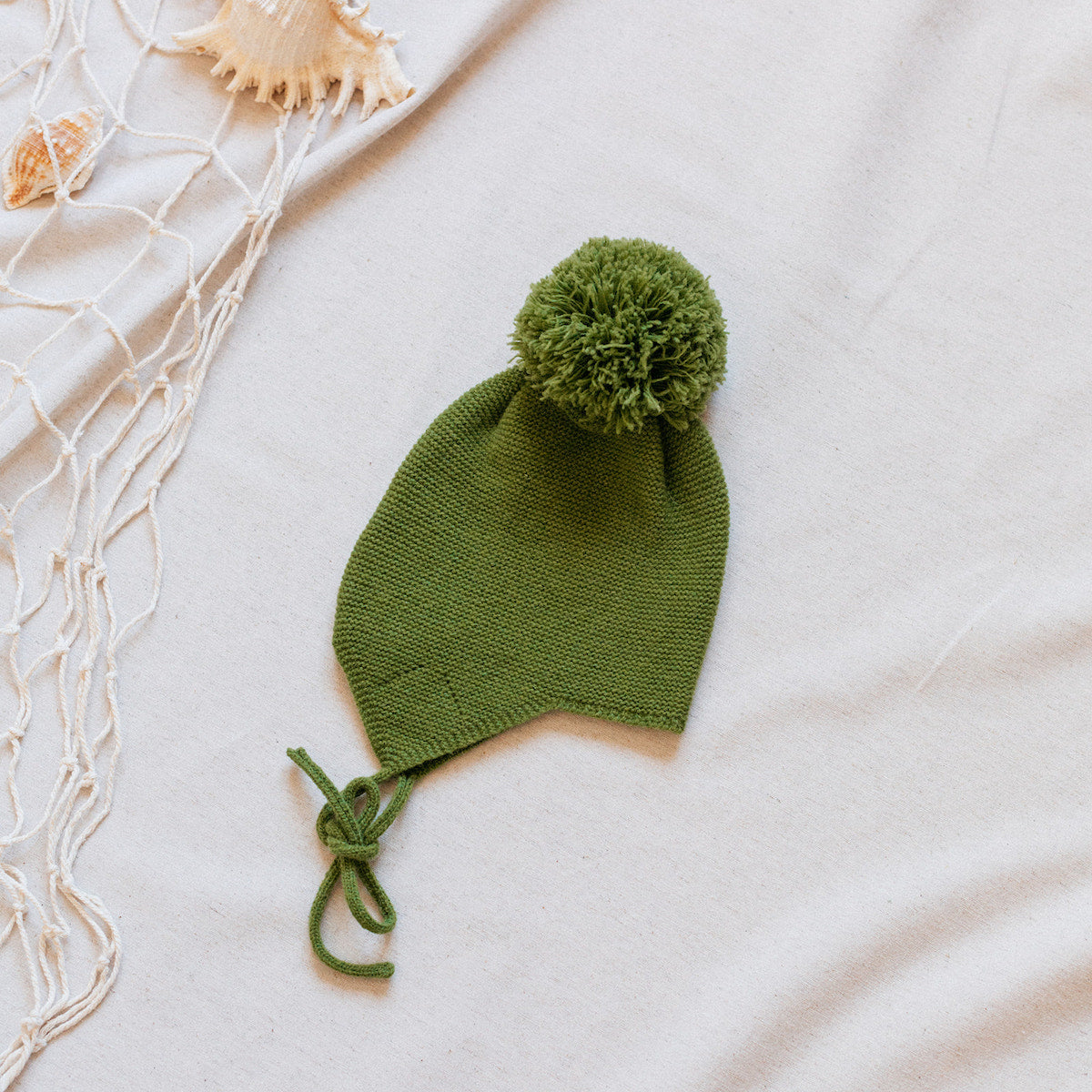Green pompom bonnet