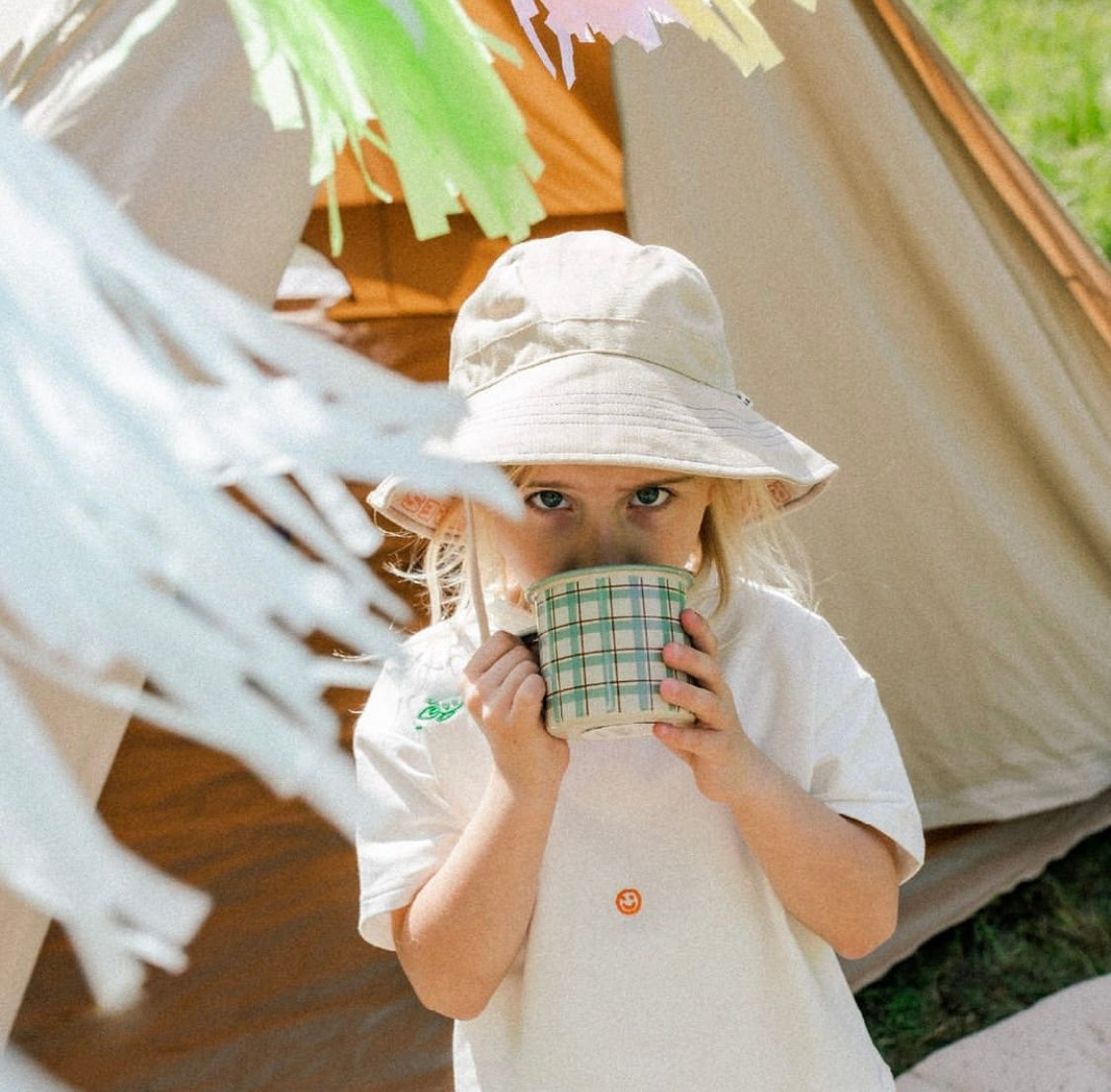 safari hat/carrot juice