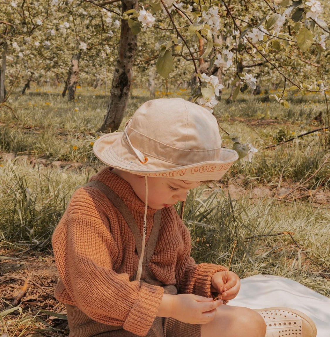 safari hat/carrot juice