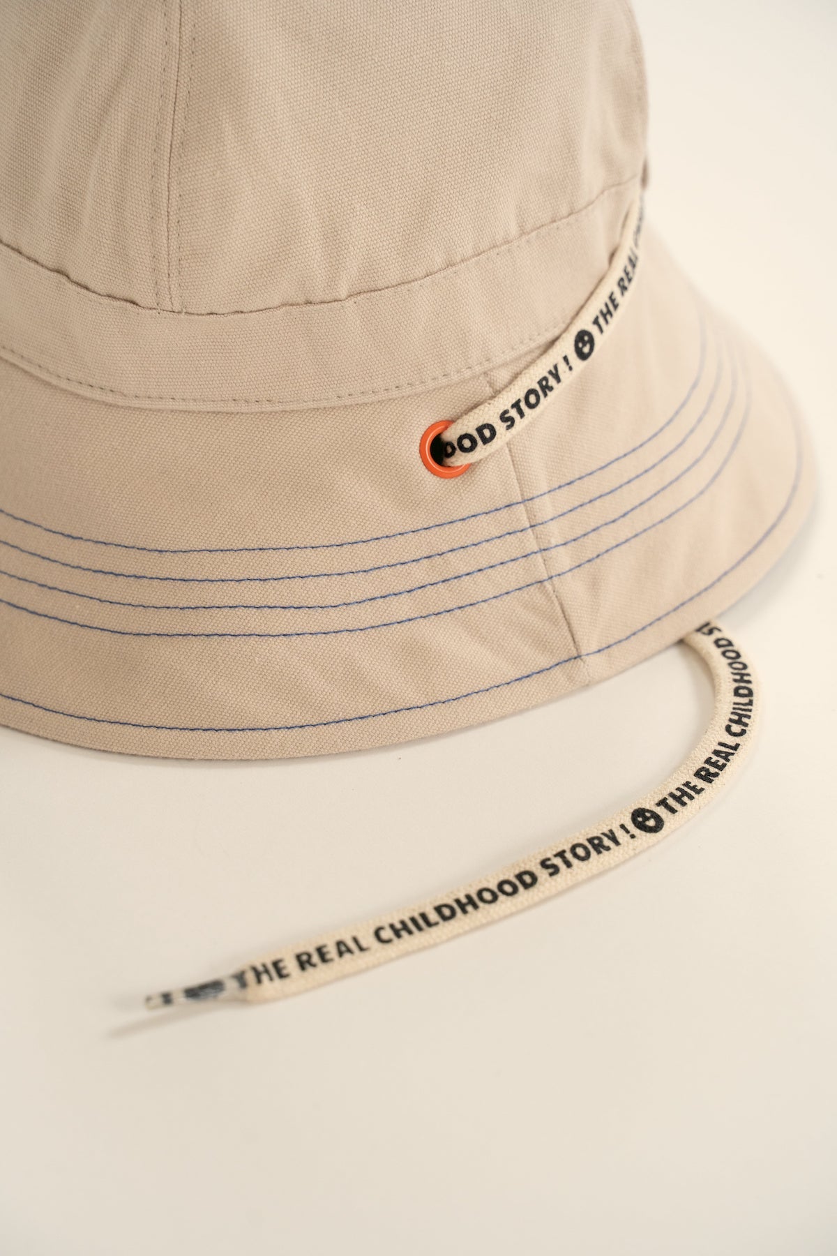 safari hat/carrot juice