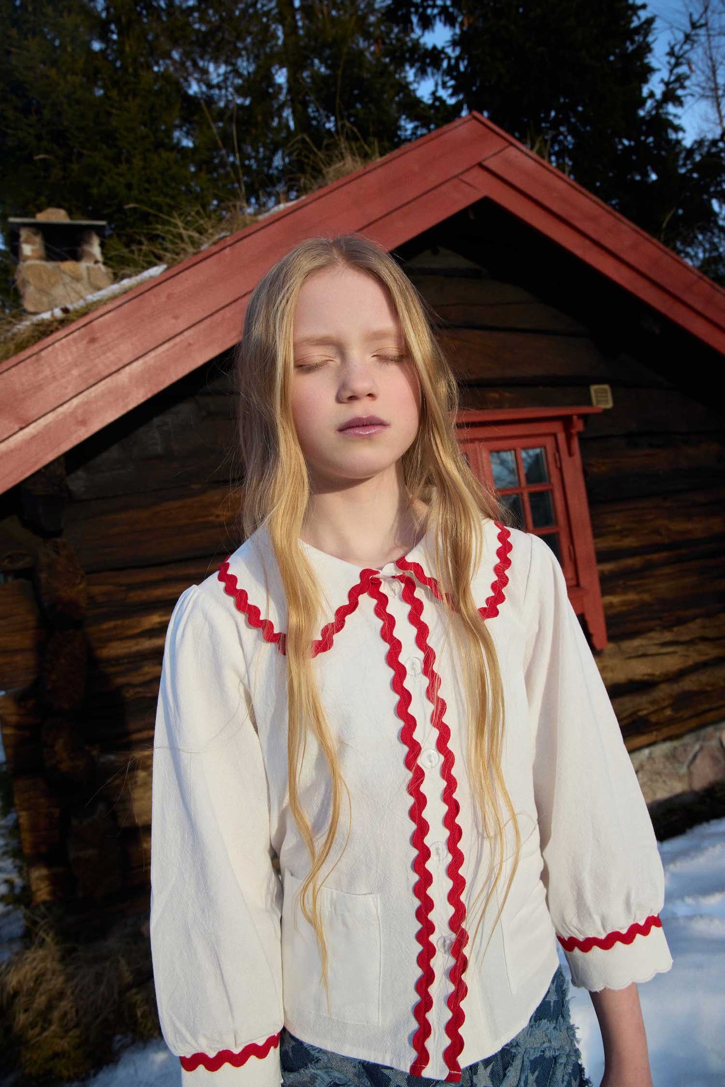 BASIC BLOUSE WITH RED RIBBON/WHITE