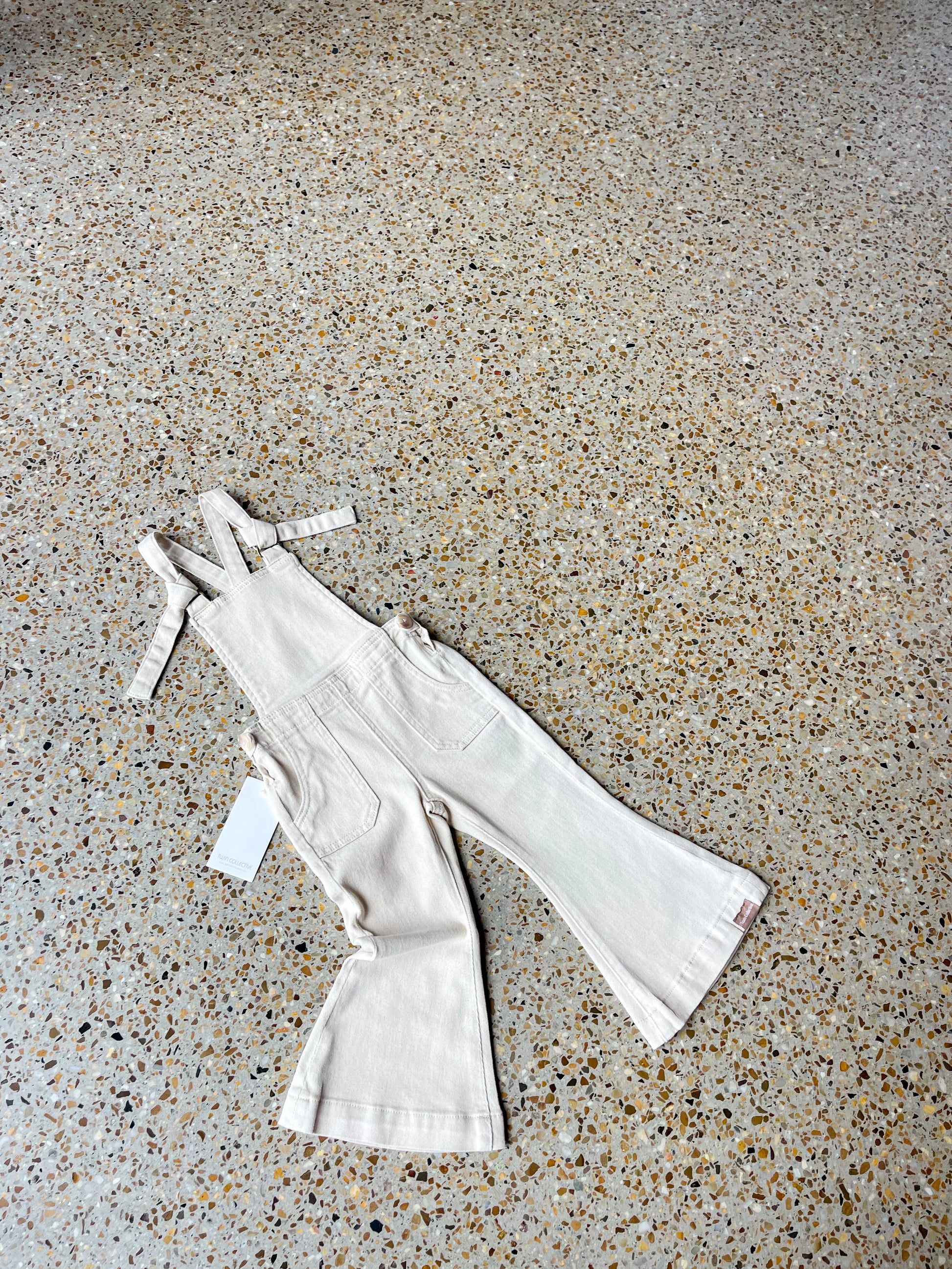 twin collective オーバーオール ナチュラルホワイト Farrah Flare Overall - Natural – lovunique